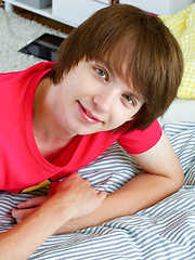 cumshots,facial,autofellatio,shaved,solo,twinks,teens,brown hair