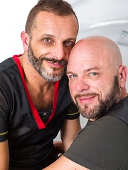 hardcore,oral,bears,daddies,hairy,leather,bald,brown hair,tanned,jeans
